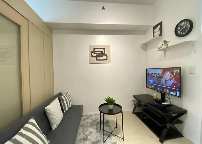 Modern Minimalist 1 Bedroom With Amazing Sunrise View In Makati *
