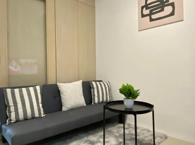 Modern Minimalist 1 Bedroom With Amazing Sunrise View In Makati Apartahotel